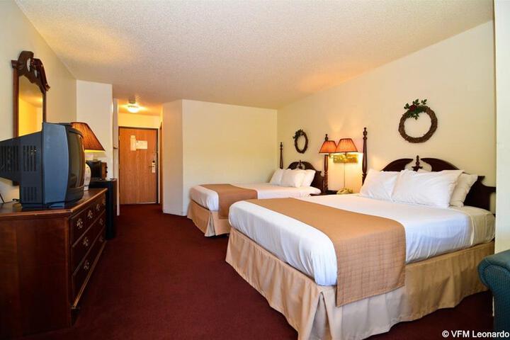 1 Queen Bed (2 of 25)