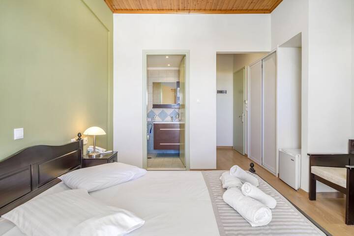 Room 32 of 60