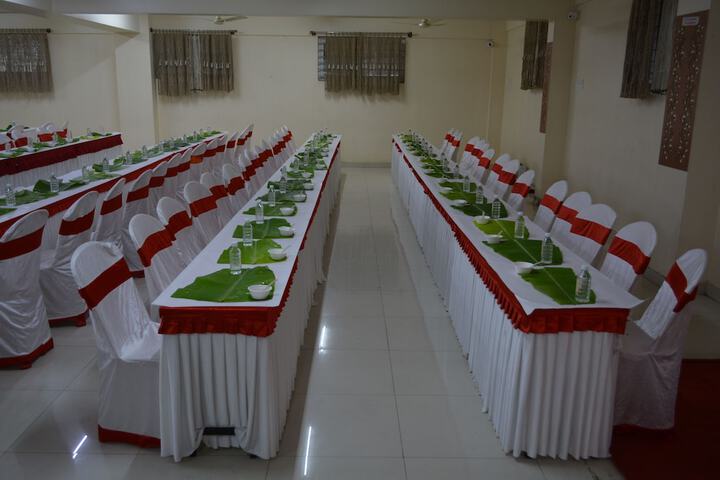 Dining 52 of 60