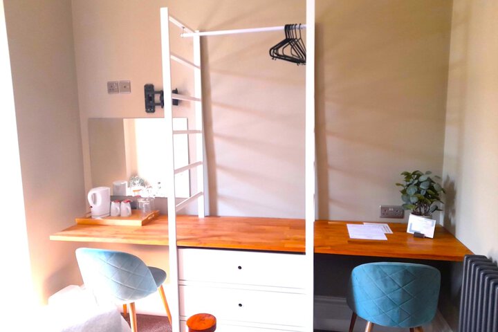 Room 4 of 20