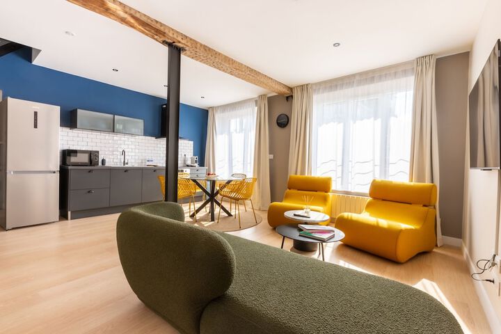 Lounge 78 of 80