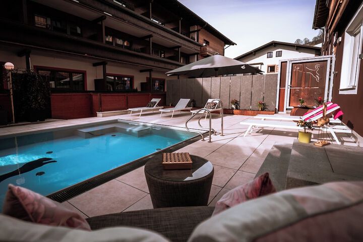 Pool 22 of 67