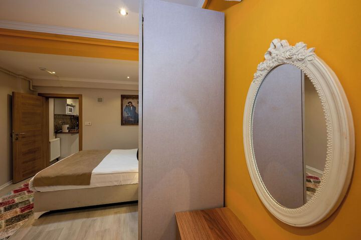 Room 16 of 158
