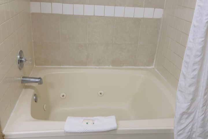 1 King Bed Suite (13 of 16)