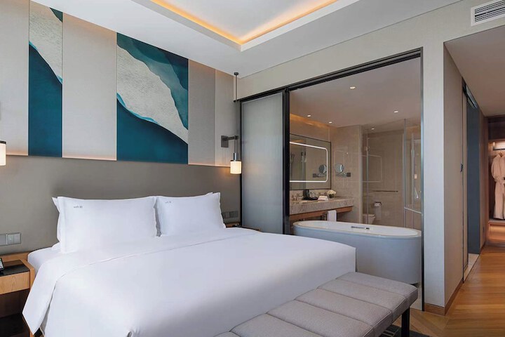Room 17 of 46