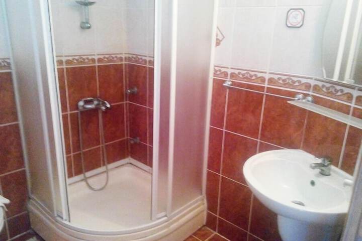 Room 8 of 25