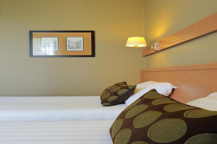Room 9 of 78