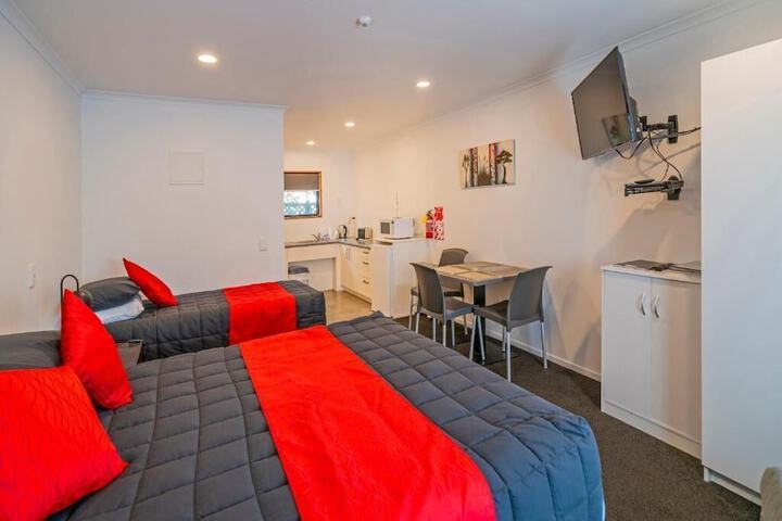 Room 3 of 38