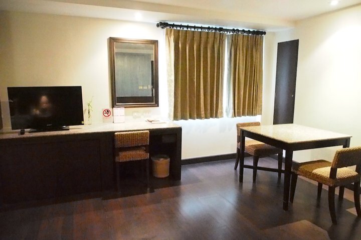 Room 37 of 62