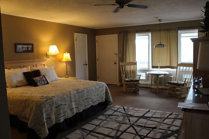 Room 84 of 243