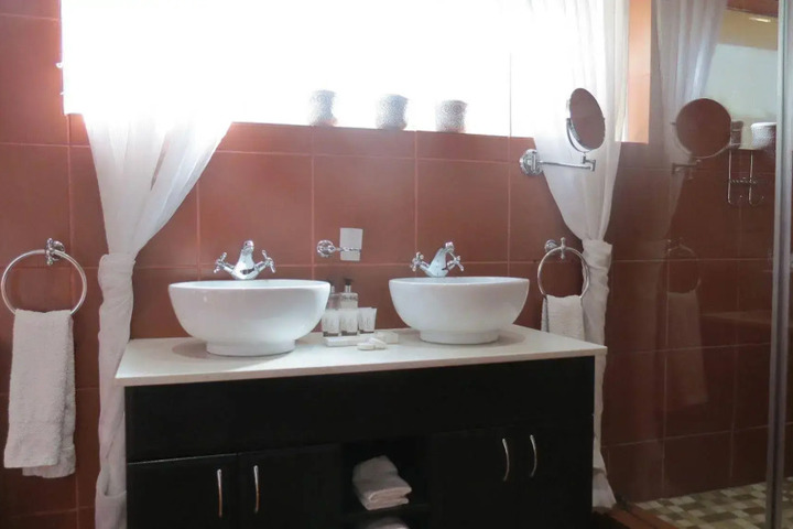 Hotel Suite Photo