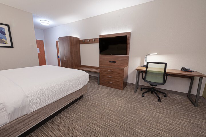 1 King Bed (12 of 15)