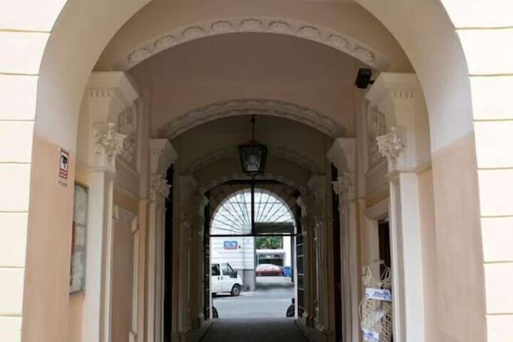 Hotel 4 of 49