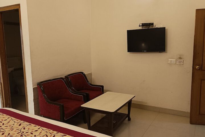 Room 13 of 40