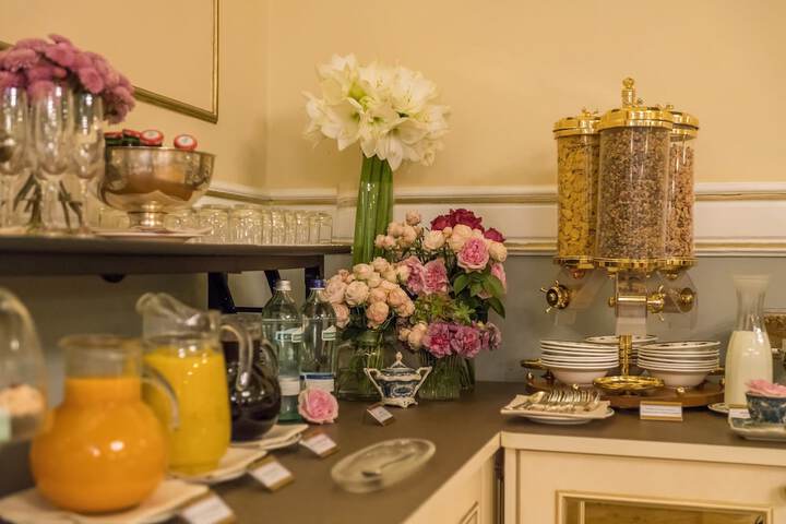 Breakfast/Coffee Service 87 van 122