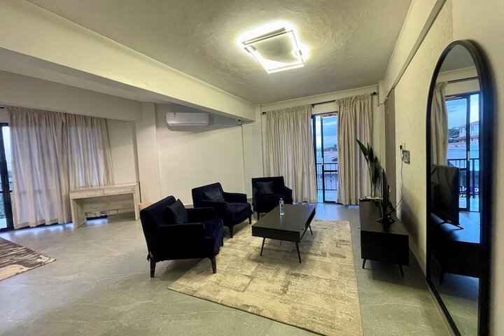Room 33 of 72