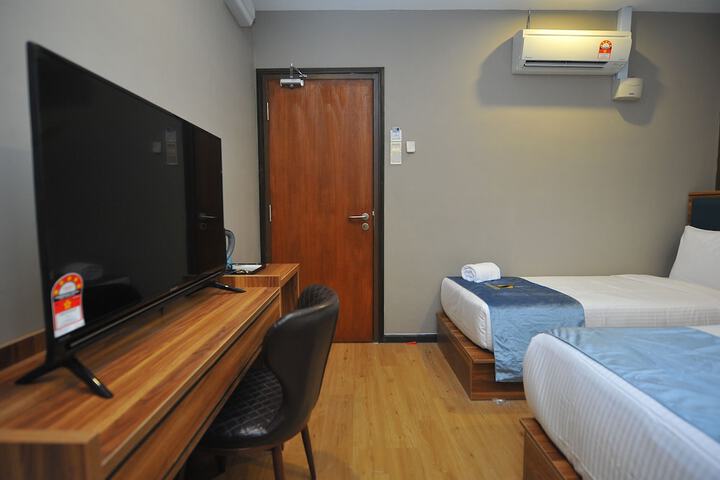 Room 25 of 58