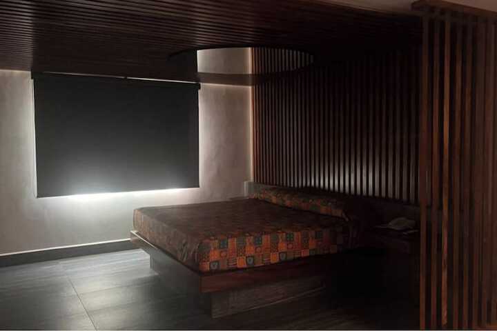 Room 3 of 8