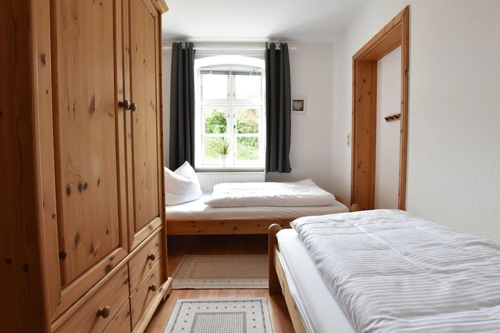 Room 4 of 17