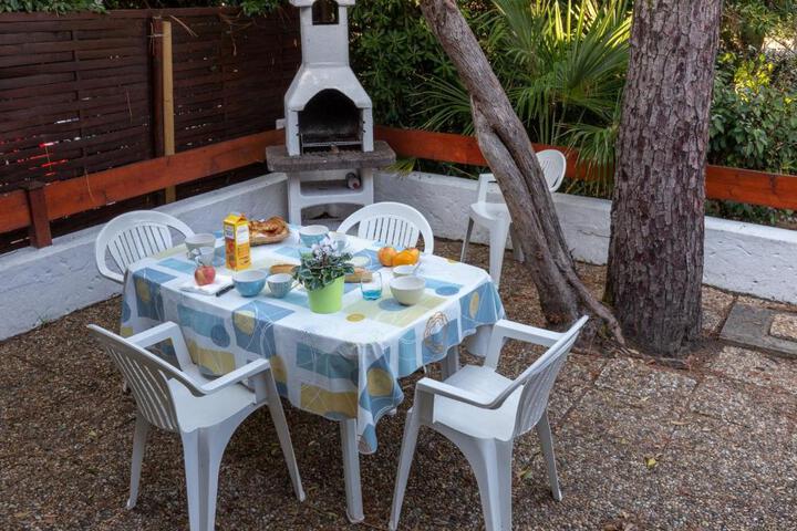 Studio en Duplex sous la Pinède et Proche de la Plage - FR-1-239-394