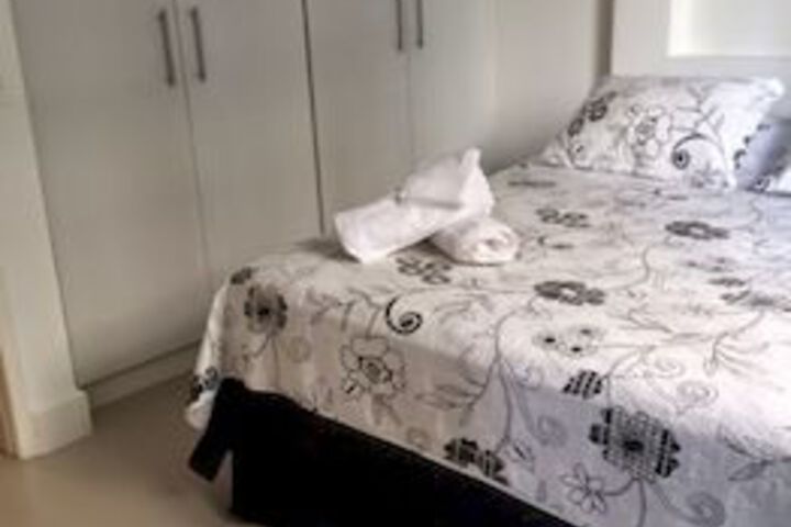 Room 6 of 15