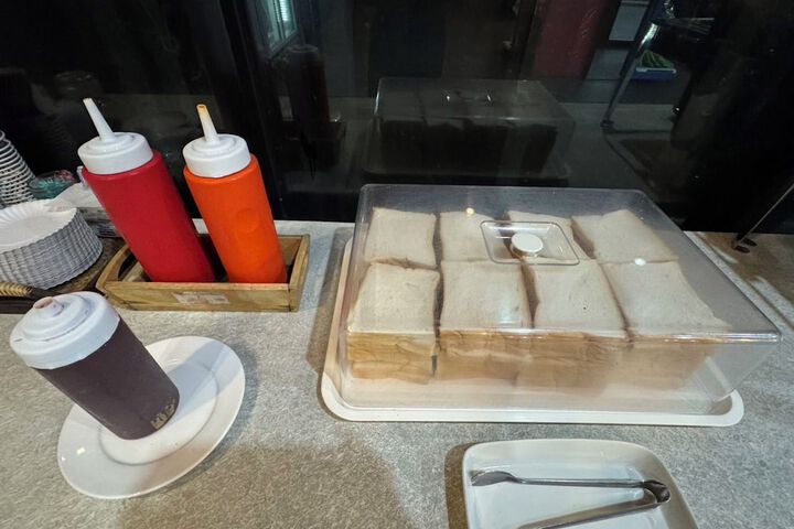 Breakfast/Coffee Service 114 of 181