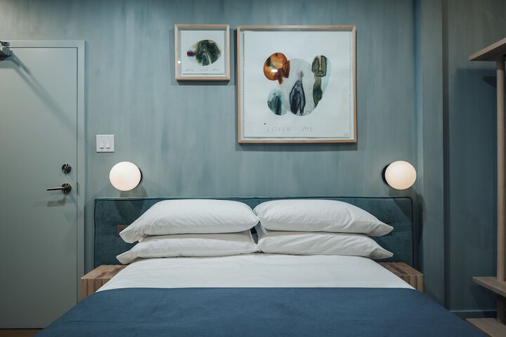 Room 4 of 63