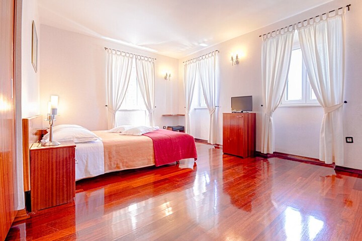 Room 48 of 95