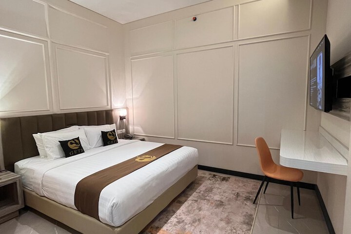 Room 16 of 37