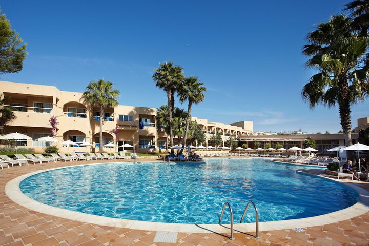 Hotel with Pool