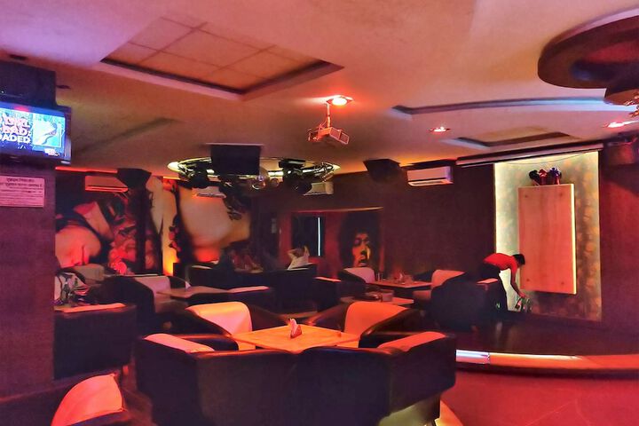 Lounge 42 of 68