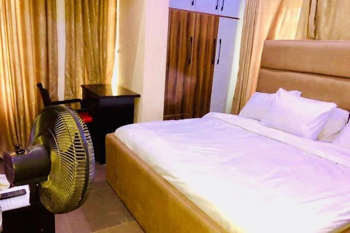 Room 10 of 53
