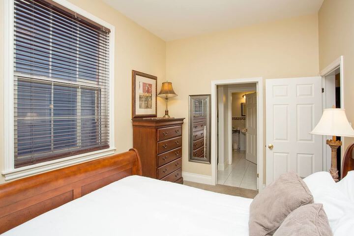 Room 6 of 28