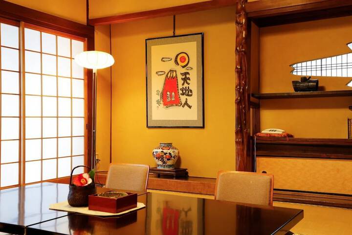 Room 10 of 46
