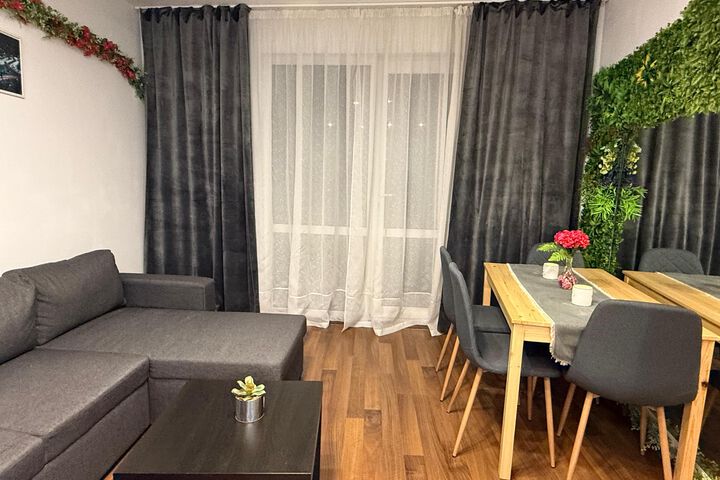 Room 4 of 9