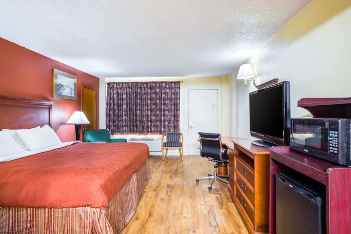 1 King Bed (11 of 15)