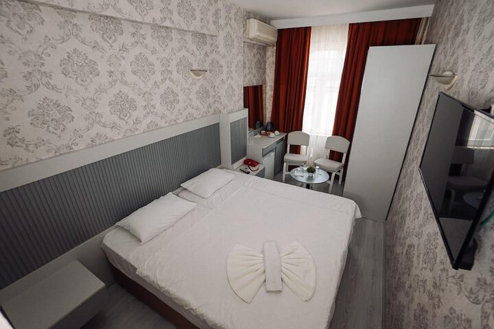 Room 8 of 26