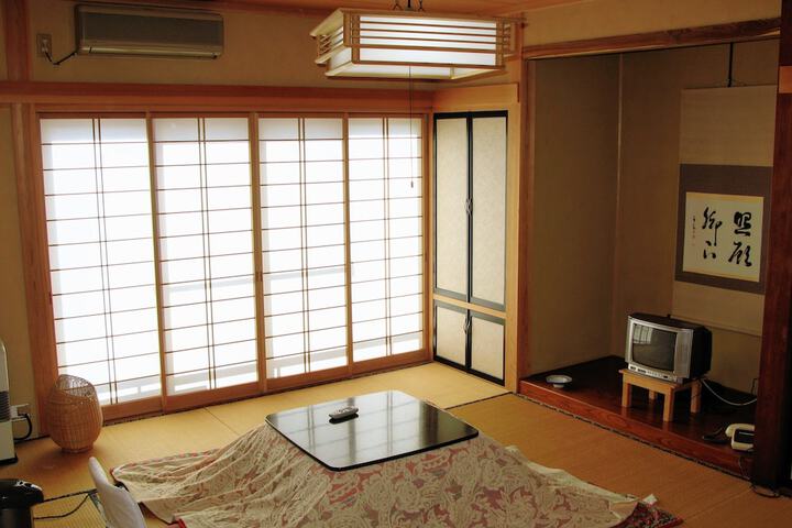 Room 8 of 37