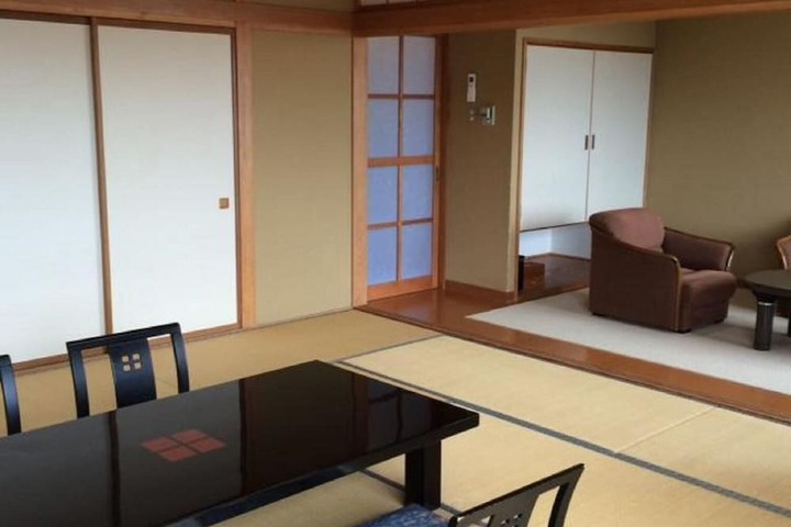 Room 12 of 30