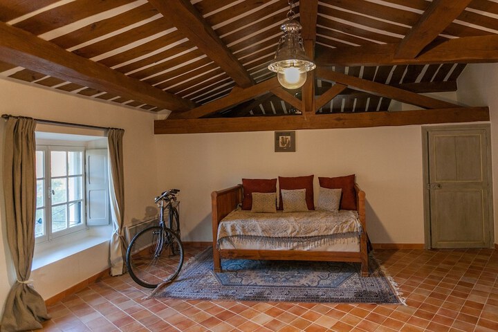 Room 5 of 31