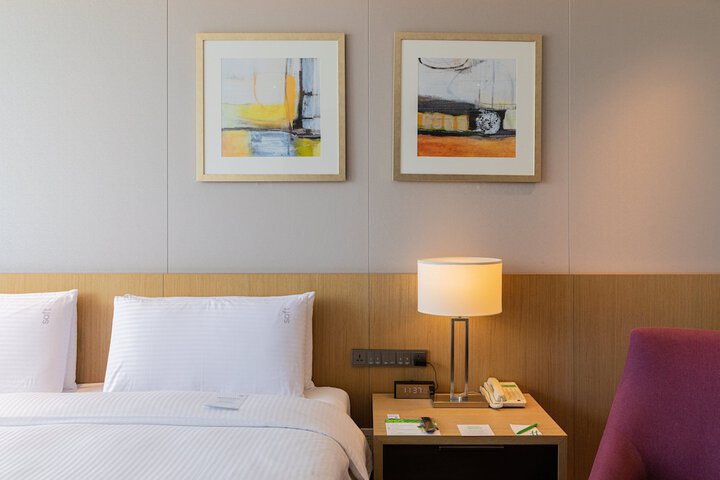 Room 10 of 83
