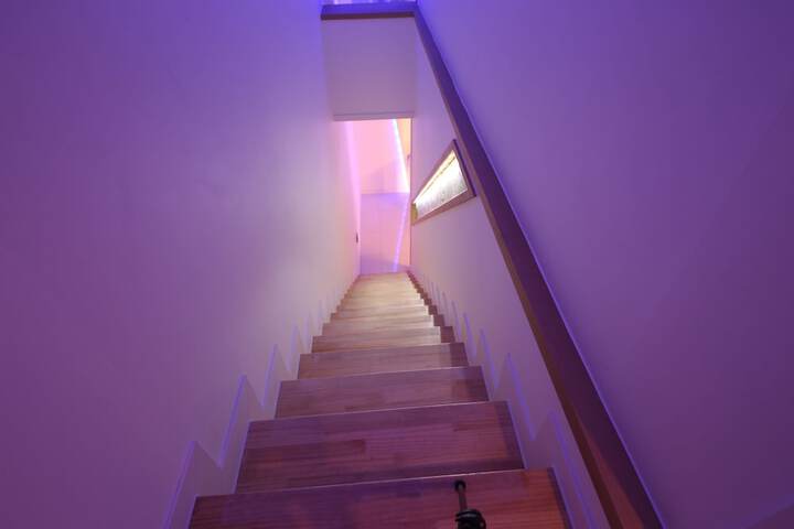 Room 28 of 65