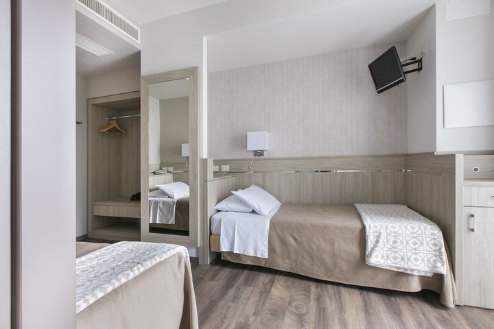 Room 11 of 49