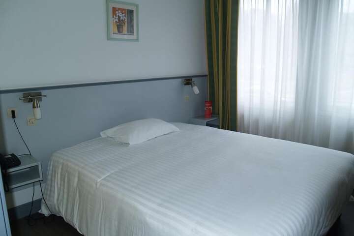 Room 21 of 38