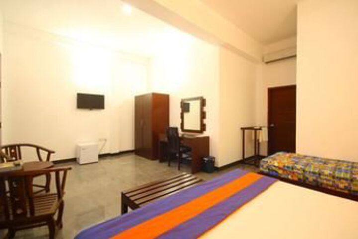 Room 5 of 10