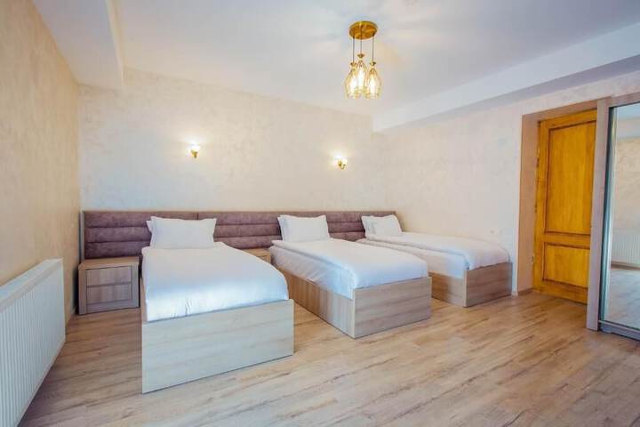 Room 4 of 41