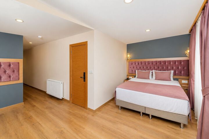 Room 12 of 65