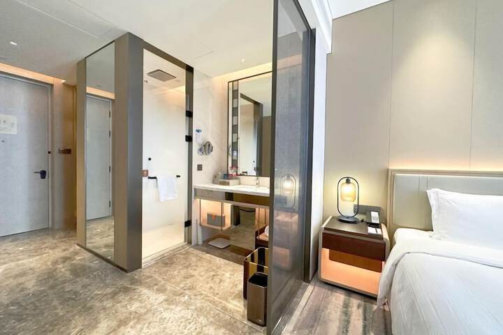 Room 65 of 84