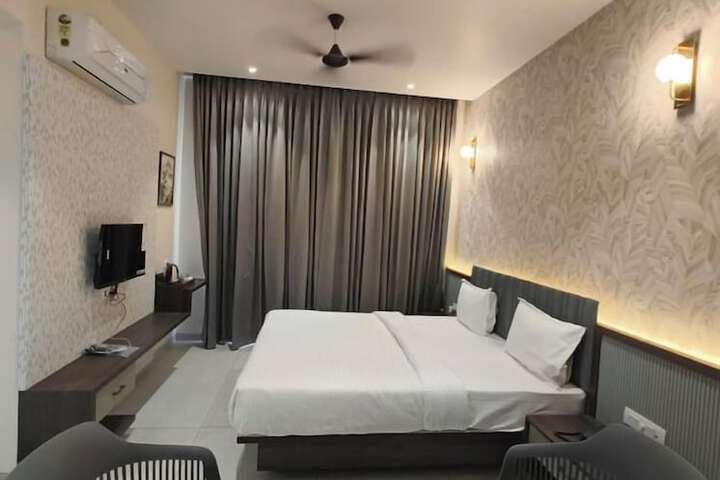 Room 7 of 30