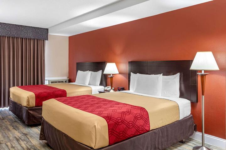 1 Queen Bed (14 of 26)